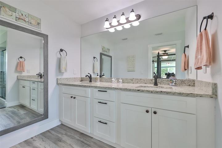 Master Bath, Dual Sinks