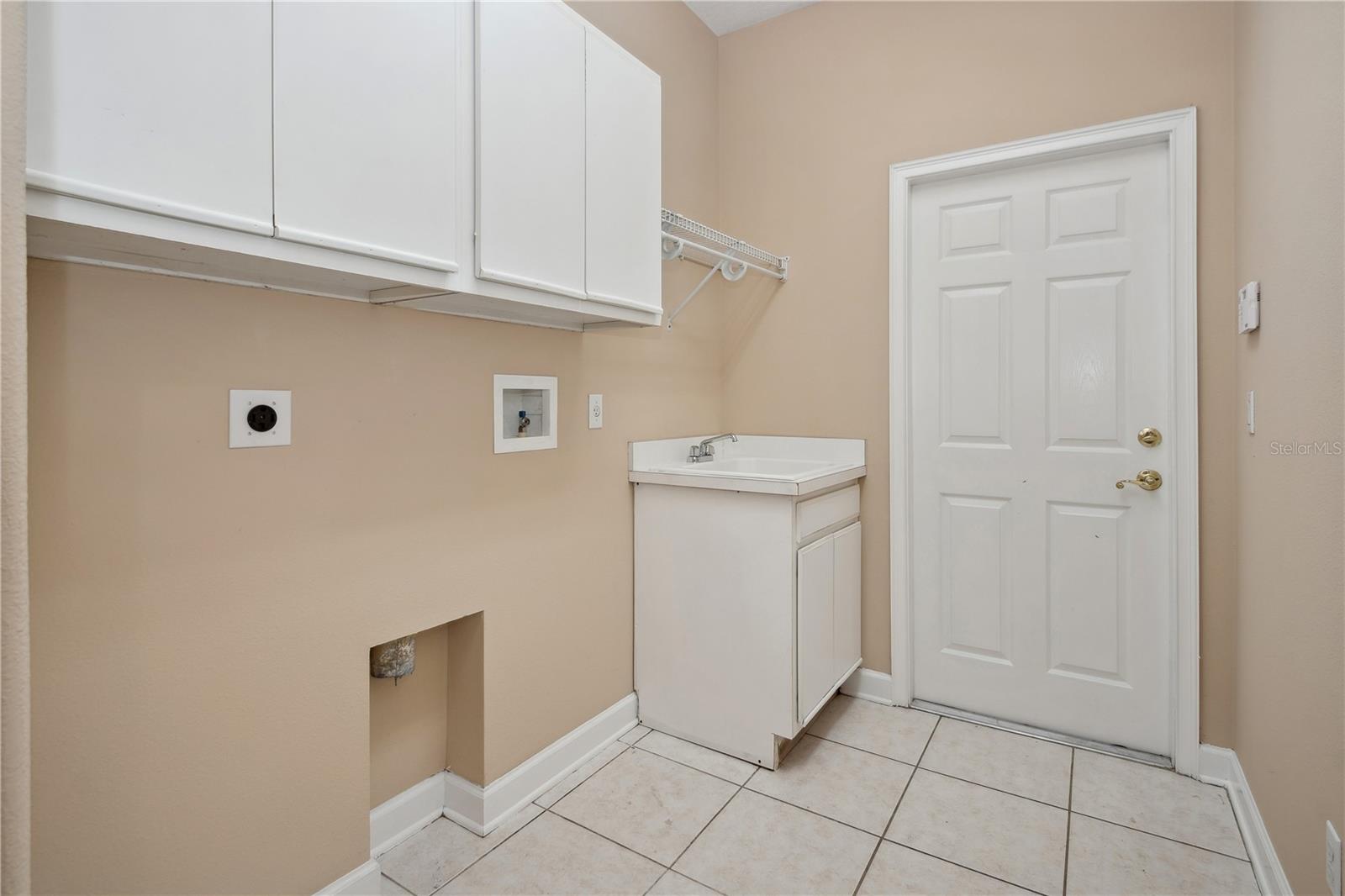 LAUNDRY ROOM ALSO MUD ROOM