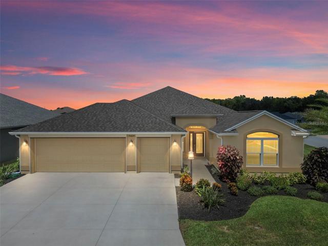 Pristine 3/2 Begonia POOL HOME in the Village of Bradford