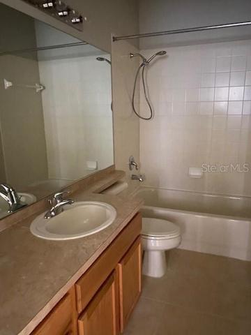 Upstairs Hall Bathroom