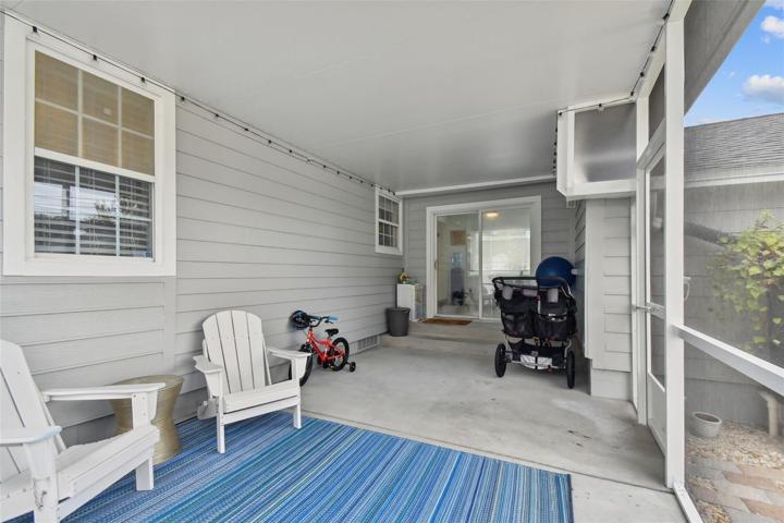 Screened in porch