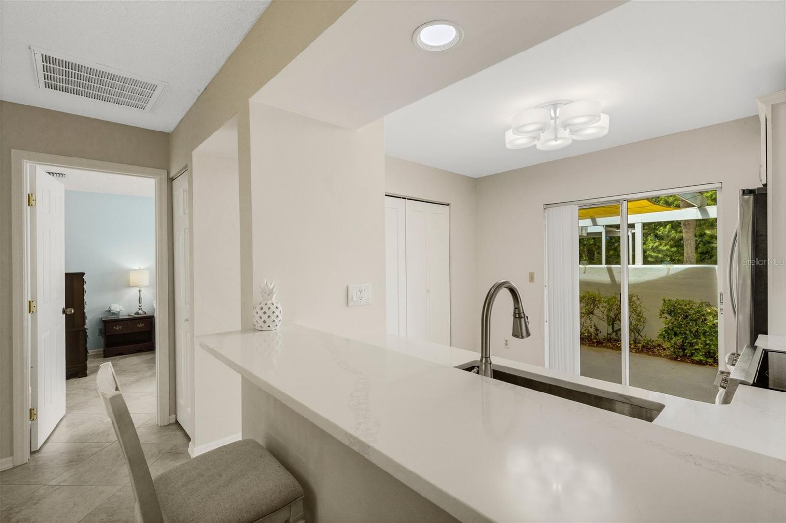 BRAND NEW QUARTZ COUNTERS