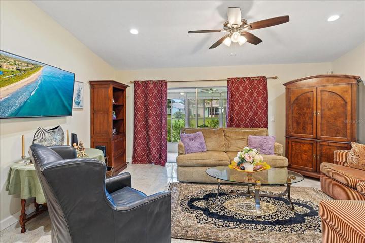 Living room 4