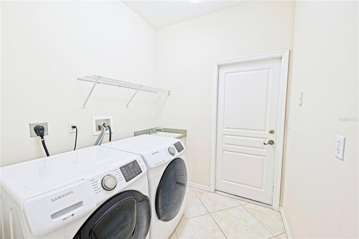 Laundry room with sink