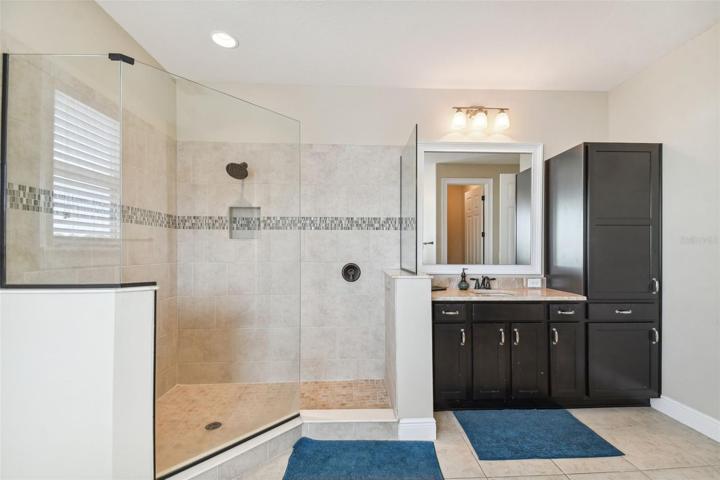 Master ensuite bath