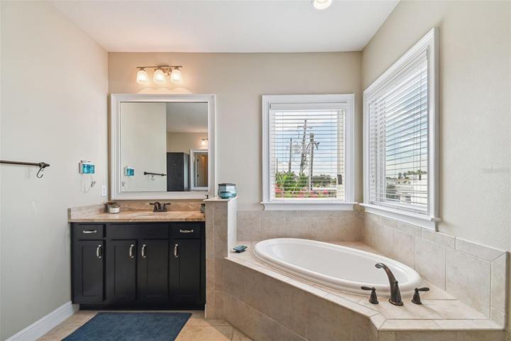 Master ensuite bath