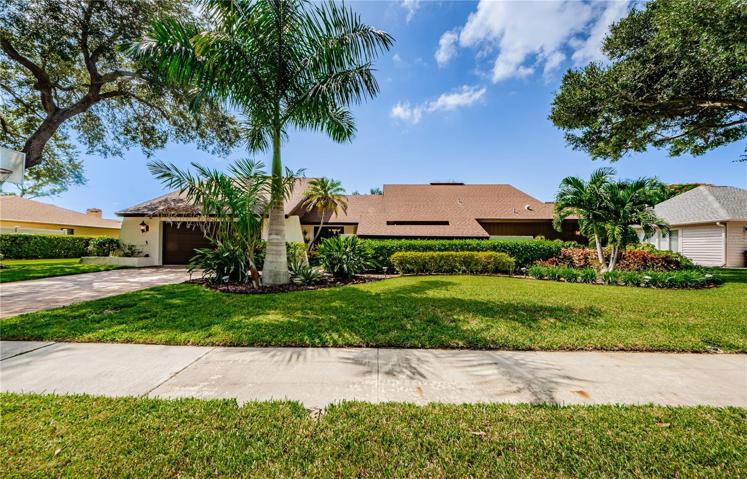 Beautiful 10664 Bardes Court, Bardmoor Country Club North. Seminole, Florida 33777  Mid Pinellas County. 4 BR-2.5 Baths