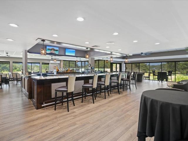 Restaurant/Bar