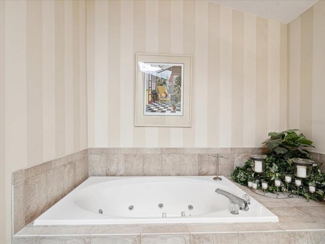 Jetted tub