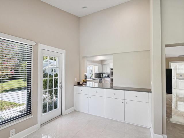 Pass through from the kitchen to living room, great spot for entertaining with cocktails or Sunday football appetizers