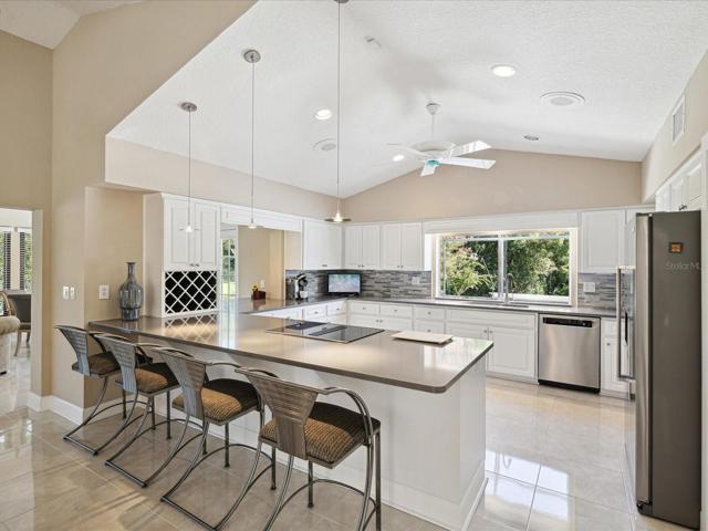 Chef's kitchen, quartz countertops, pantry, loads of cabinets