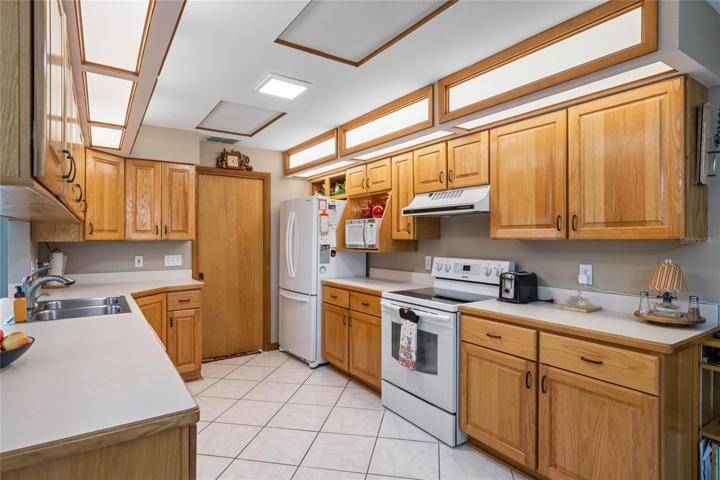 Oak Cabinetry with pull out draws