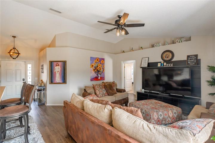 VIRTUALLY STAGEDLIVING ROOM