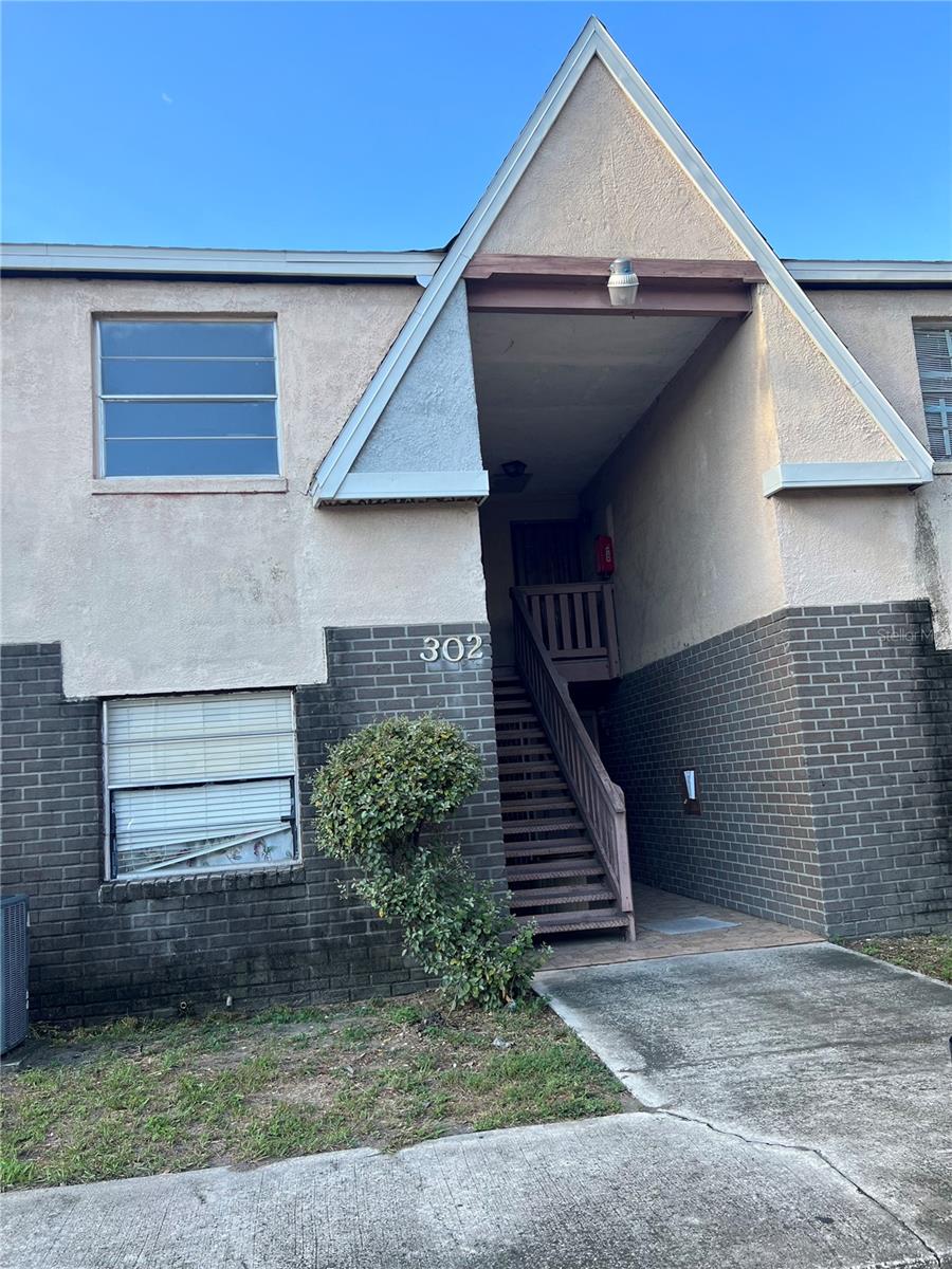 Tampa, Florida 33604, 2 Bedrooms Bedrooms, 0 ,2 BathroomsBathrooms,Residential,For Sale,WHITEHALL,0,T3470697