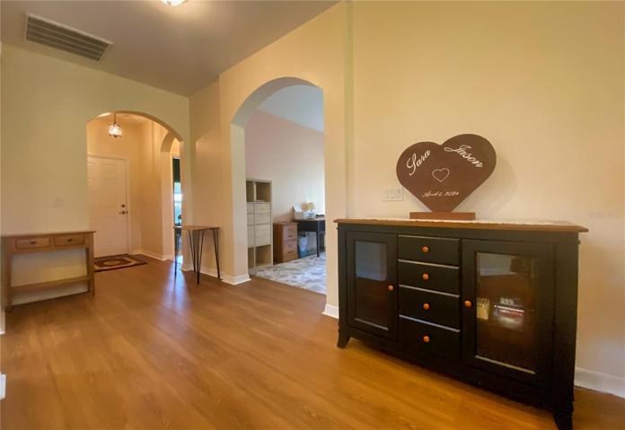Den.Office with arched opening