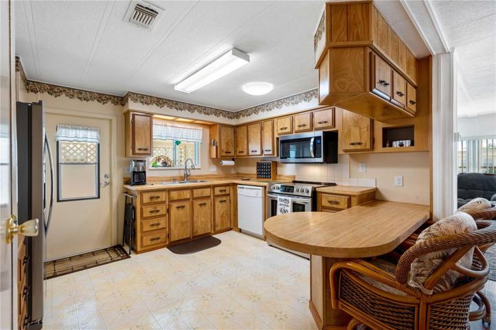 Breakfast bar in this kitchen.