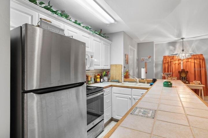 600 sq. ft. apartment kitchen