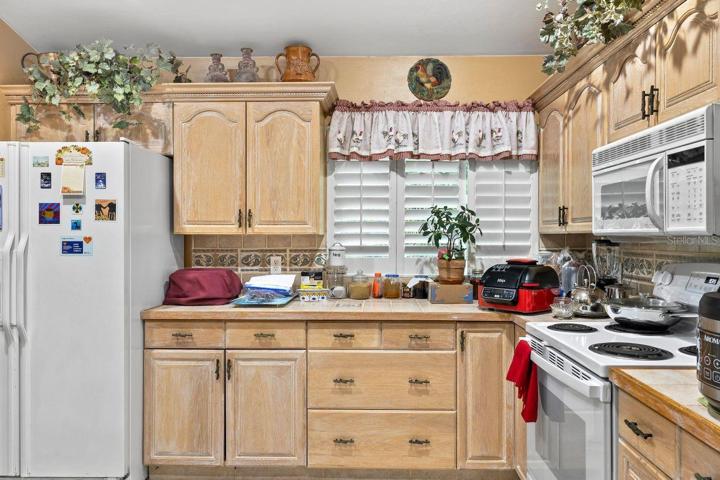1100 sq. ft. apartment kitchen