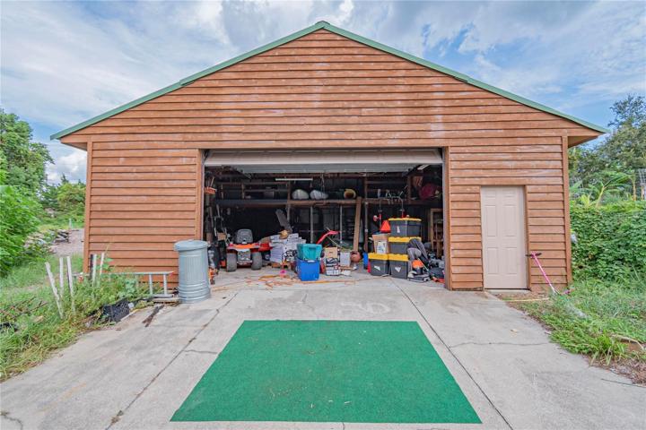 GARAGE & WORKSHOP