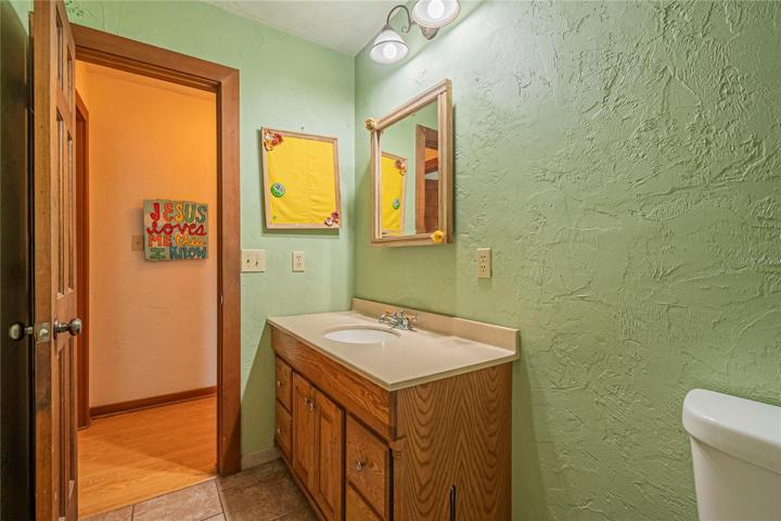 2nd FLOOR BATH