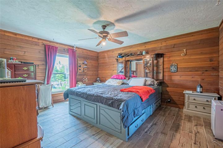 MASTER BEDROOM 1st FLOOR