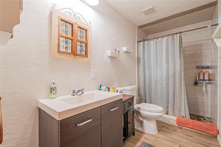 1ST FLOOR BATHROOM