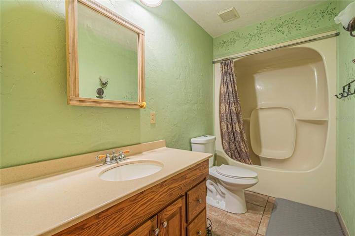2nd FLOOR BATH