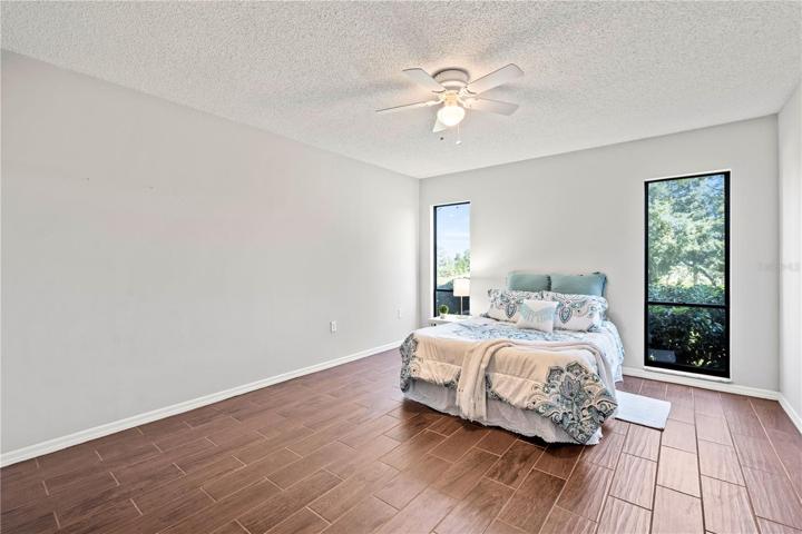 Large secondary bedroom