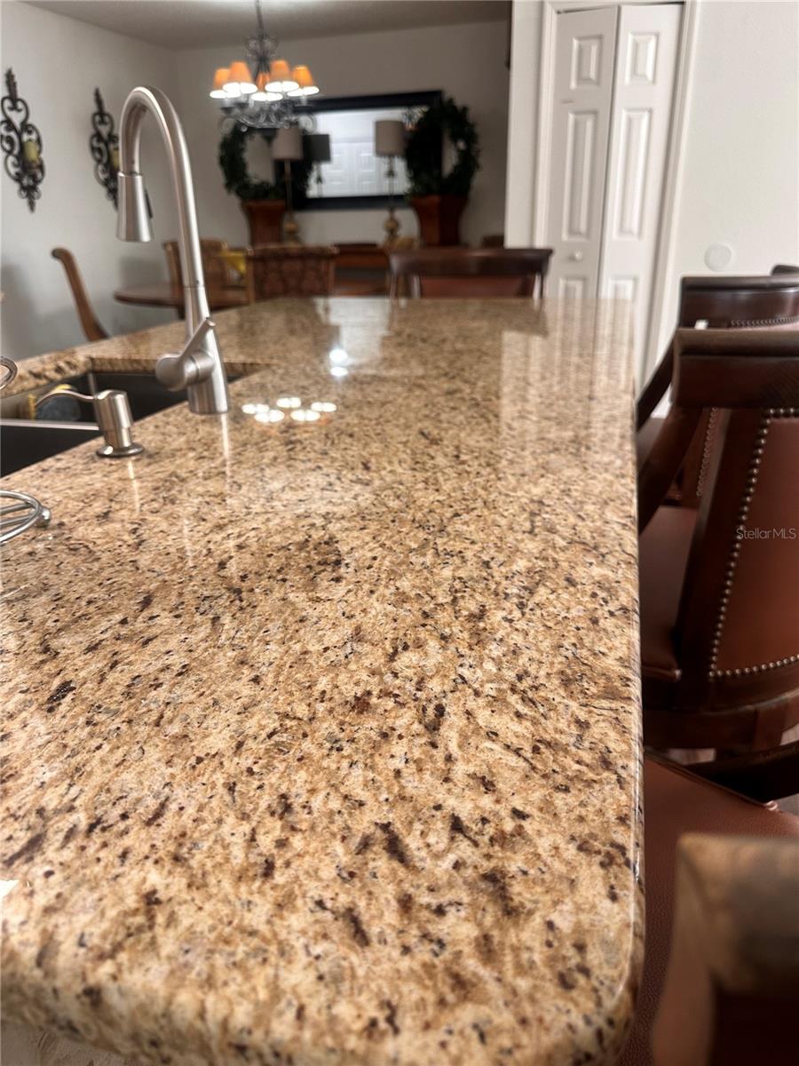 KITCHEN COUNTER