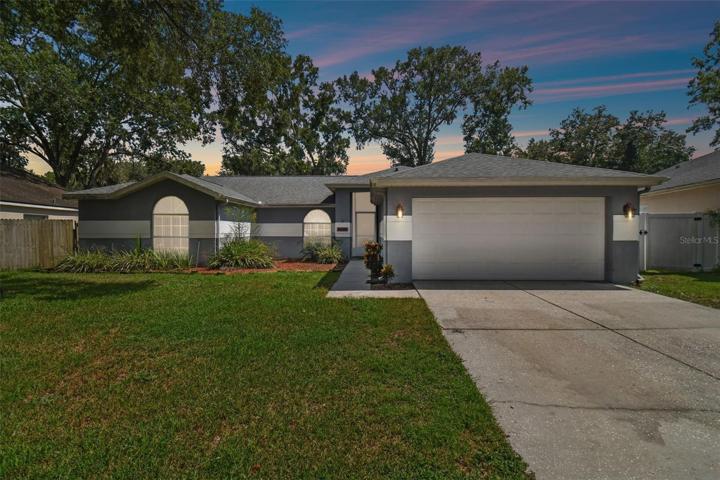 Beautiful Pool Home in Twin lakes close to everything