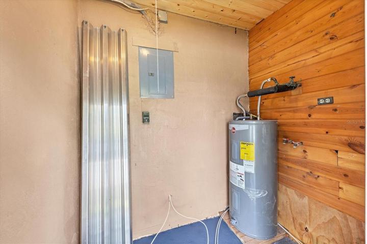 LAUNDRY/UTILITY ROOM