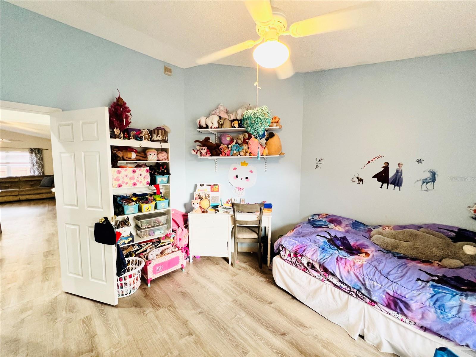 den/extra room