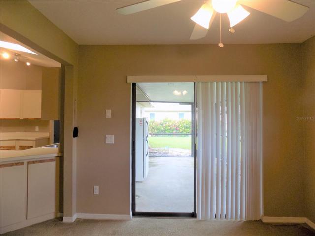 Sliders to lanai from family room