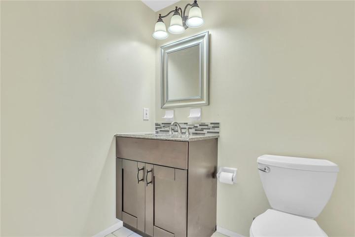 En-suite Master 1/2 bath