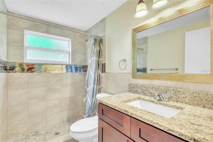 Newly updated Main Bathroom!