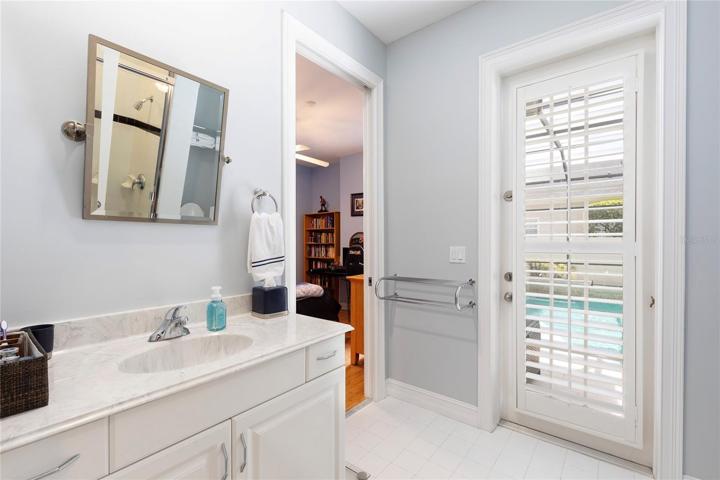 Bathroom 2 /Pool Bath