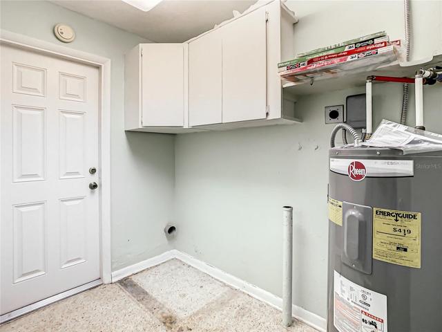 indoor utility/laundry room