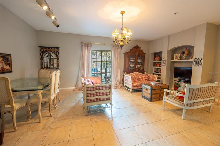 Open family room & dining room combo