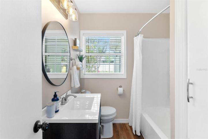 Guest Bathroom with Tub/Shower Combo
