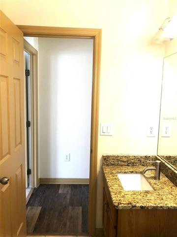 GUEST FULL BATH TO HALL