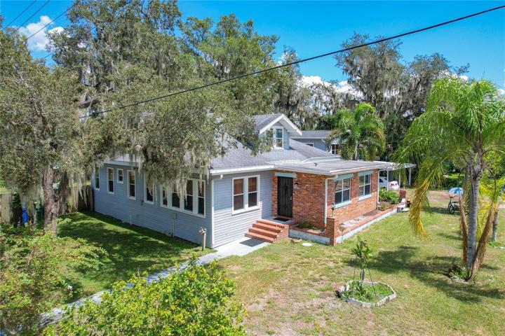 Welcome to 700 9th Street NE Winter Haven!