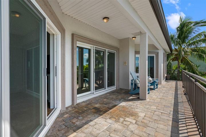 Screened balcony.