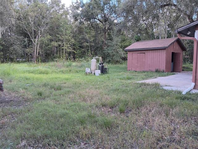 detached 1-car garage