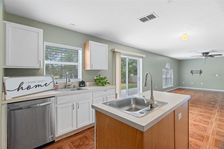 ISLAND WITH SINK AND STORAGE