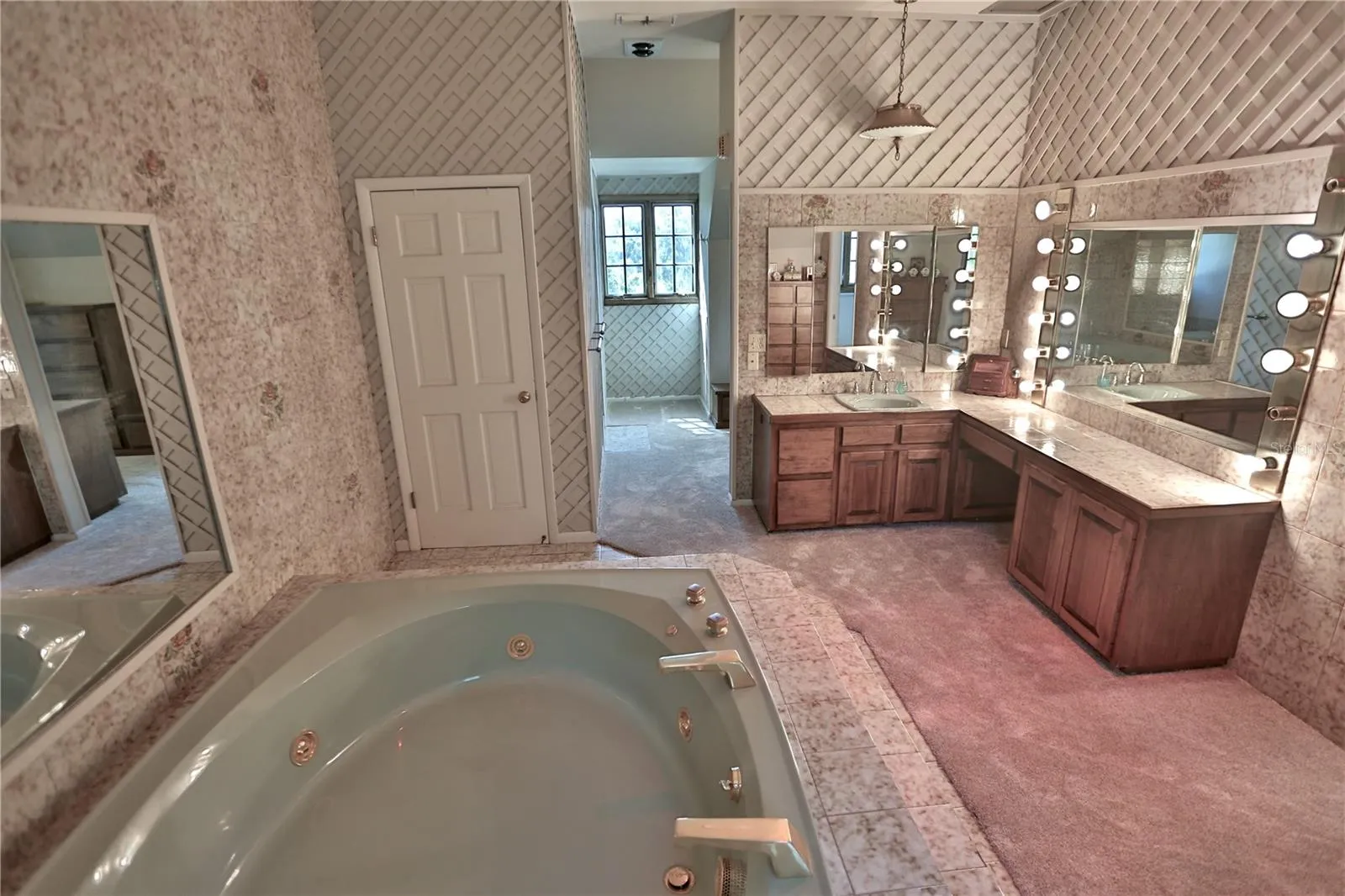 Ocala, Florida 34471, 5 Bedrooms Bedrooms, 0 ,7 BathroomsBathrooms,Residential,For Sale,42ND,0,OM664221