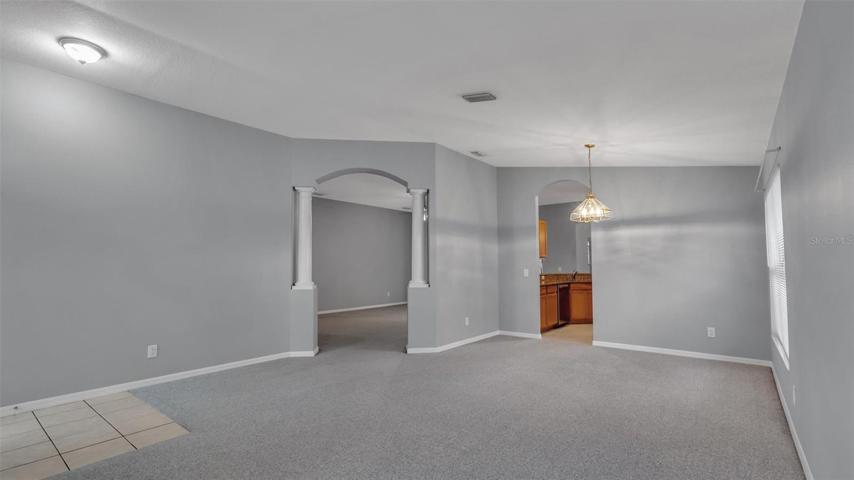 Front living room / dining room combo