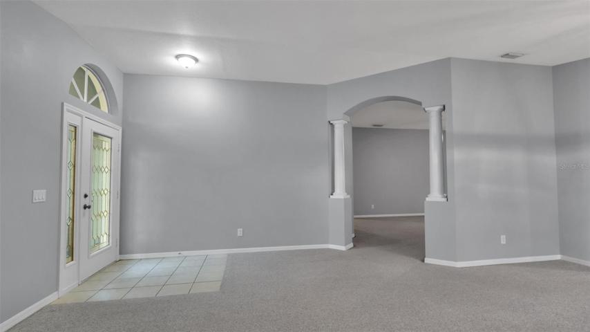 Front living room / dining room combo