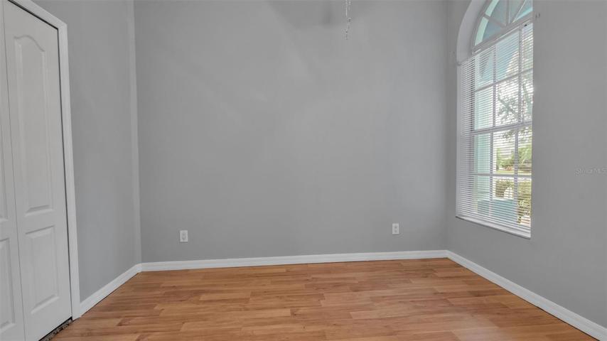 Fourth bedroom - high ceiling