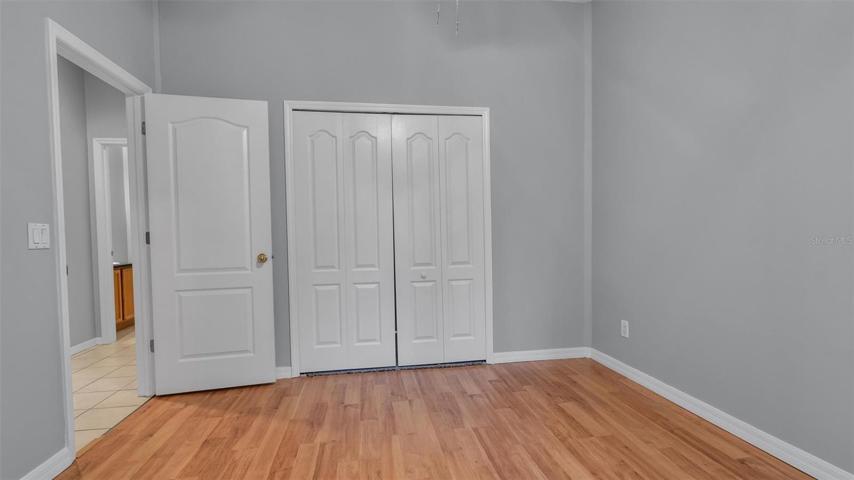 Fourth bedroom - high ceiling