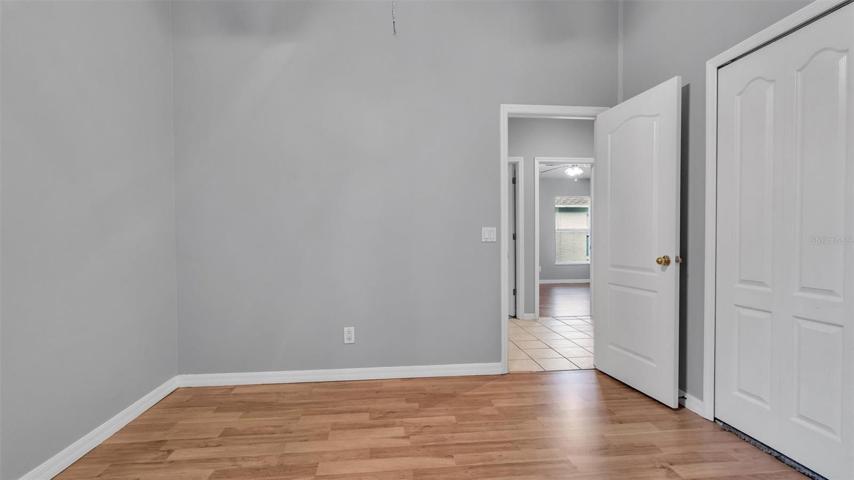 Fourth bedroom - high ceiling